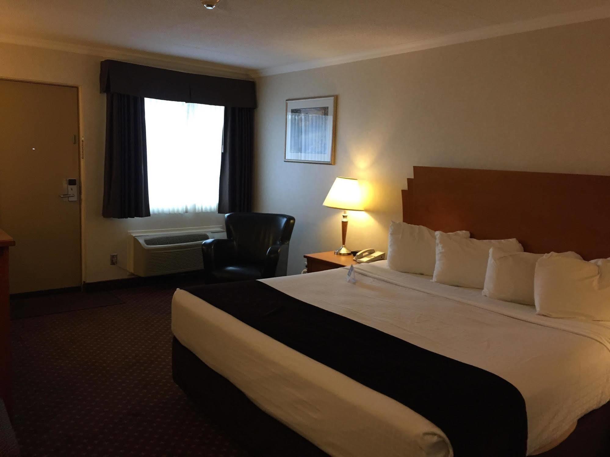 Best Western Thunder Bay Crossroads Экстерьер фото